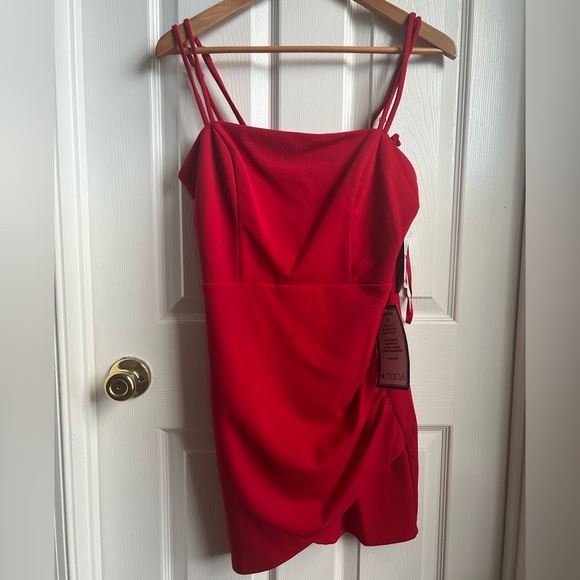 CITY STUDIO Women's Red Asymmetrical
Hem Cocktail Dress Size XL NWT - Picture 6 of 6